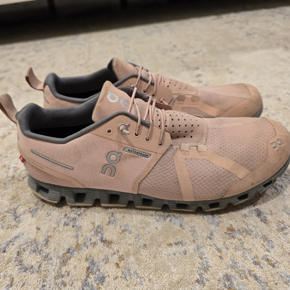 Onclouds Womens size 10